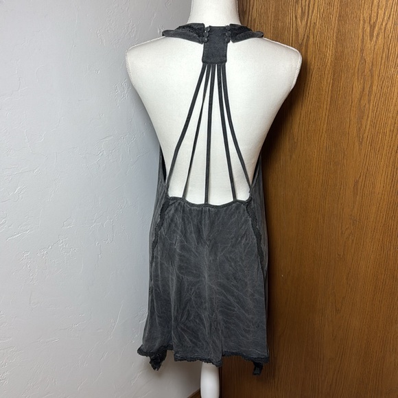 NWOT POL grey acid wash ruffled strappy back dress S - Picture 3 of 9